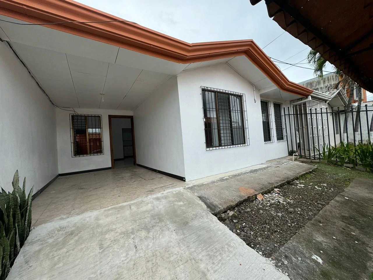 HOUSE FOR SALE IN RESIDENTIAL LISBON