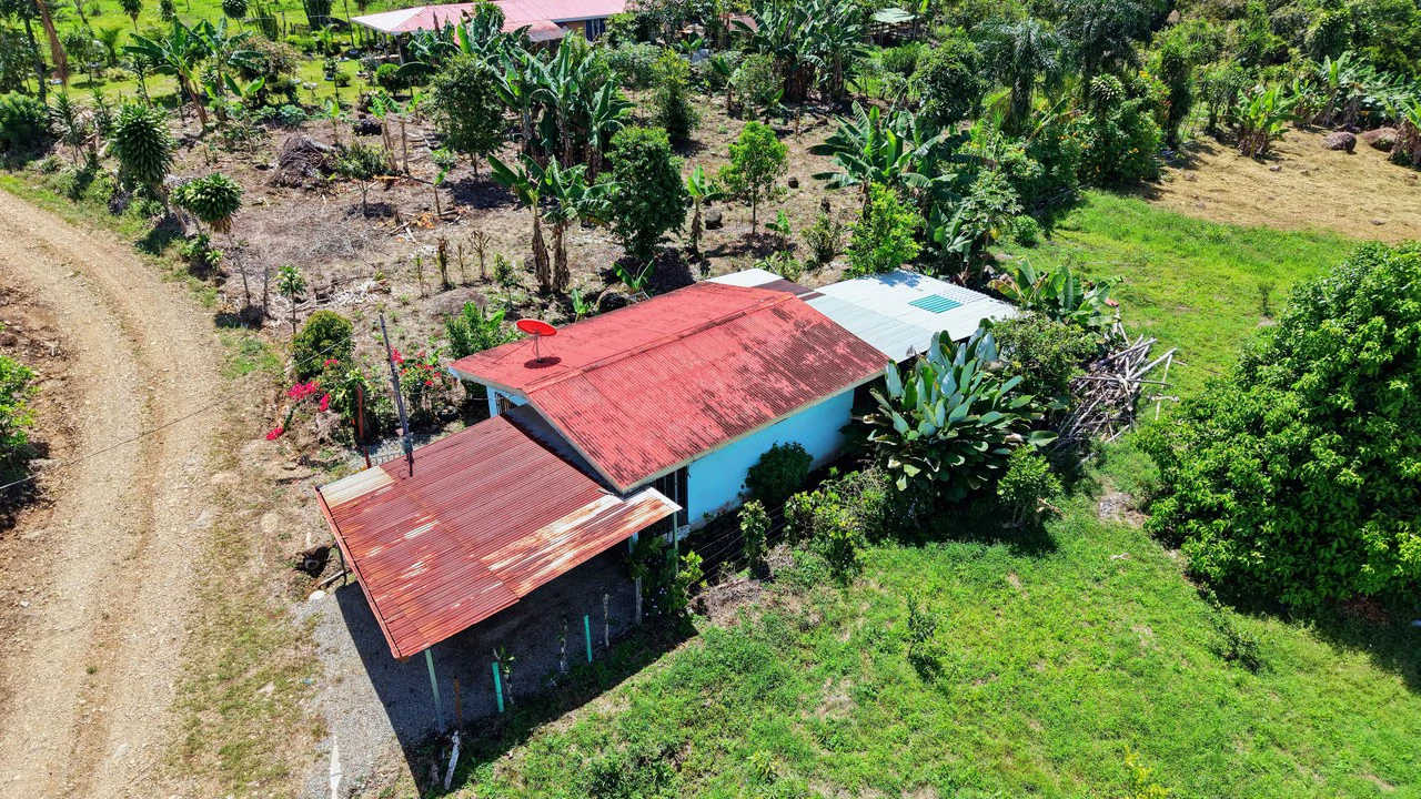 RURAL HOME IN PEACEFUL ENVIRONMENT AT PLAYA VERDE, SANTA ELENA 206 SQM LOT - Gallery image 18