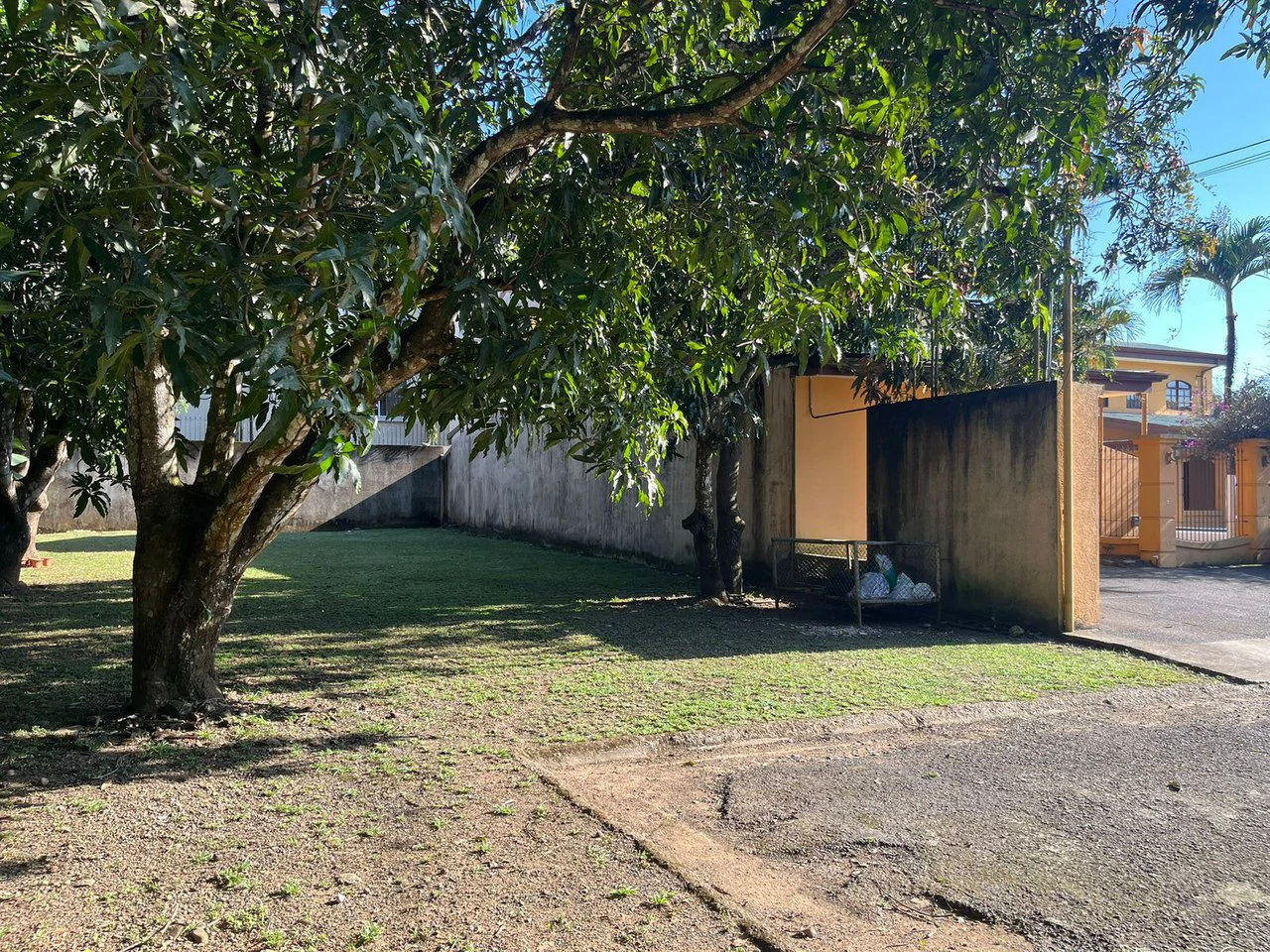 Prime Land for Construction in Costa Rica: Ready-to-Build Lot in Playa Herradura, Garabito: Lot near the Beach Playa Herradura Costa Rica - Gallery image 4