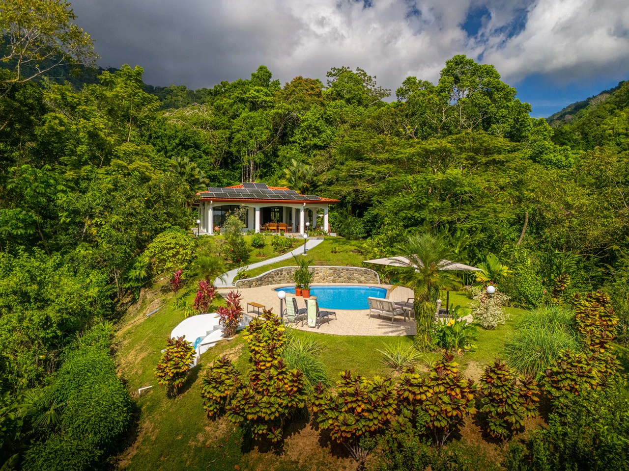 Villa Allamanda: Privacy Galore, Ocean, Jungle and Mountain Views - Gallery image 2