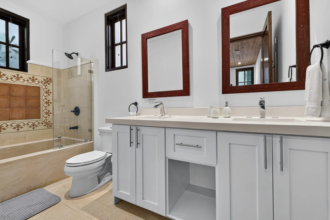 16 Avenida La Antigua: Renovated Turn- Key Living in the Heart of Las Catalinas - photo 14
