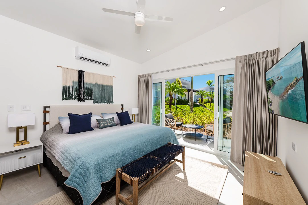 The Enclave: Ultra-Modern 3 Bedroom Villa Located Minutes From the Beach! - Gallery image 6