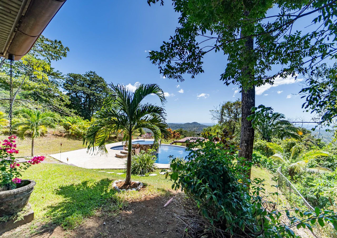 Casa Jardin: Ocean View SFH with Guest House and Extra Lot - Gallery image 2