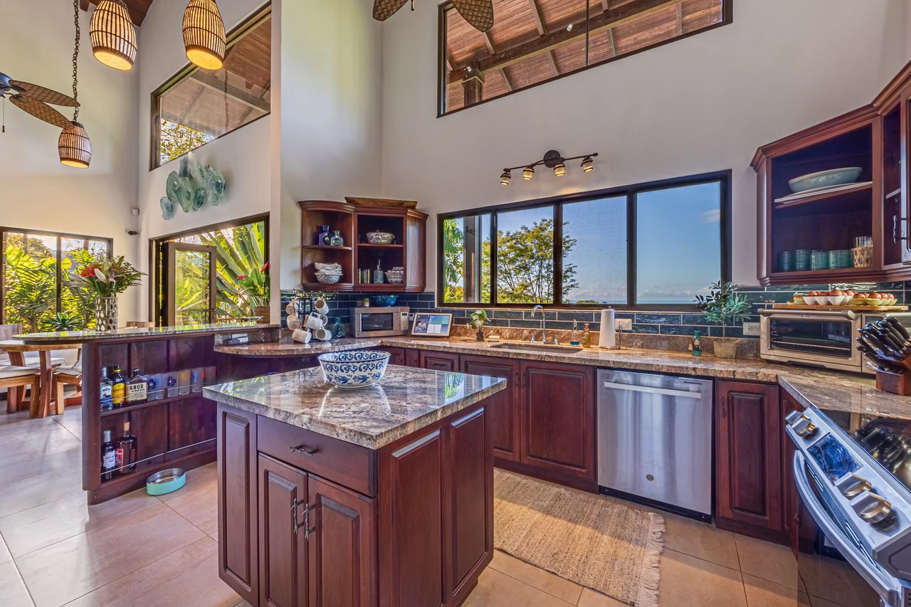 Luxurious Coastal Retreat with Ocean Views in Uvita, Costa Rica - photo 19