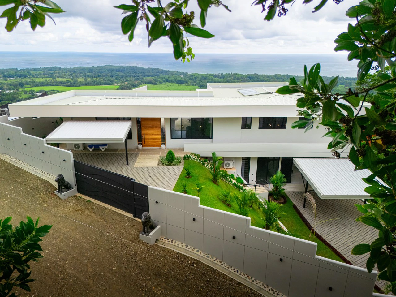 Lion's Gate Sunset Estate - Gallery image 12