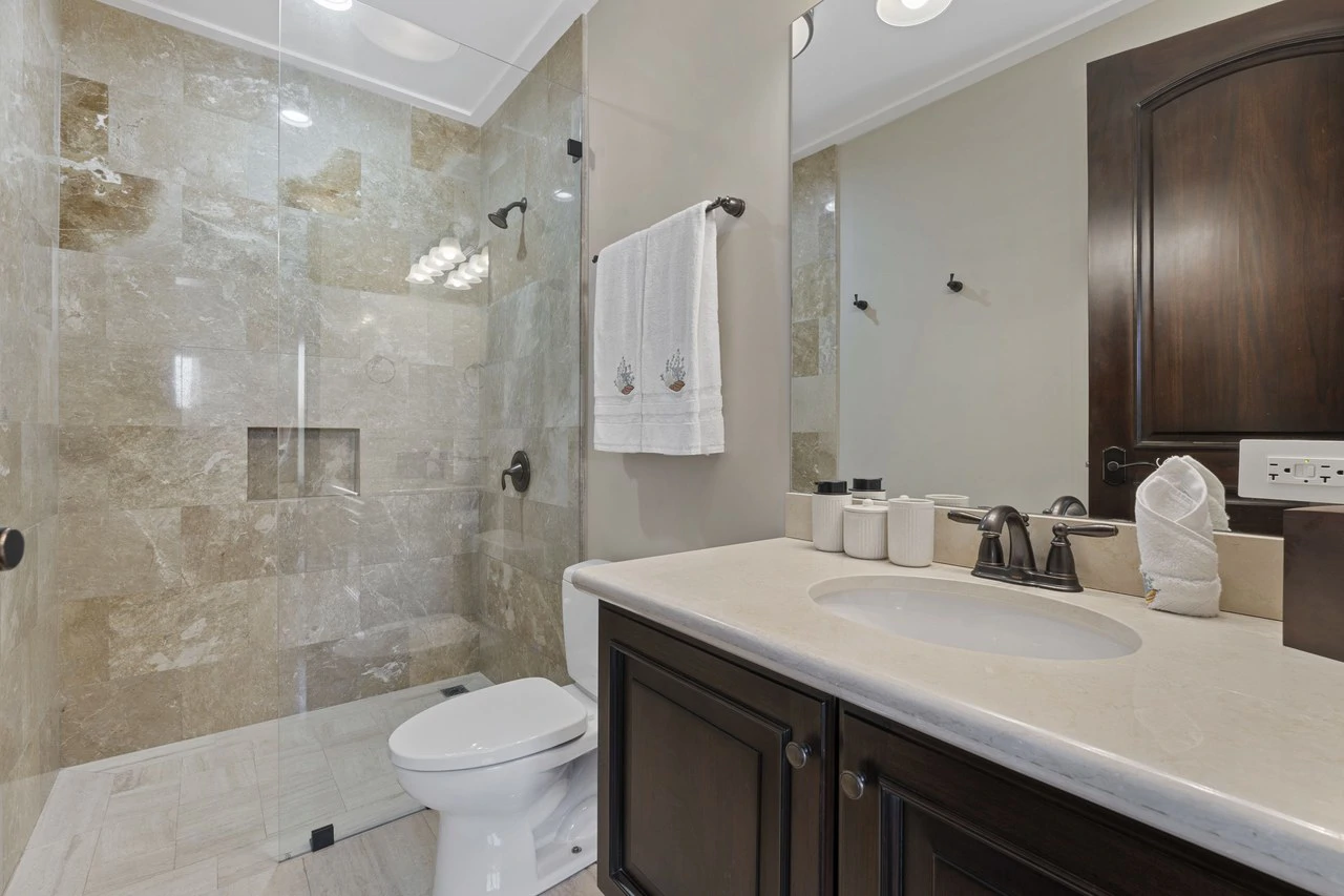 La Dulce Vida 7: Exclusive 5-Bedroom Mansion in La Dulce Vida, Hacienda Pinilla. Unmatched Elegance & Privacy - Gallery image 17