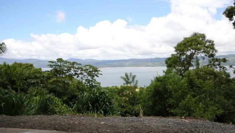 VOLCANO SUNRISE: Mountain top retreat overlooking Lake Arenal and 3 volcanoes - Gallery image 33
