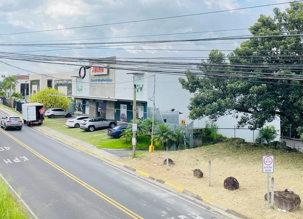 Commercial land for sale in front of Avenida Escazú and Hospital CIMA Costa Rica high capital gains - Gallery image 5