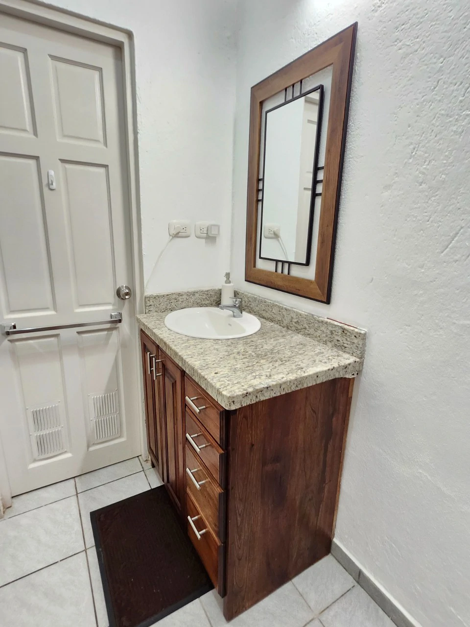 Jaco House like NEW- 4 Bedroom+Lock off Apartment - Gallery image 10