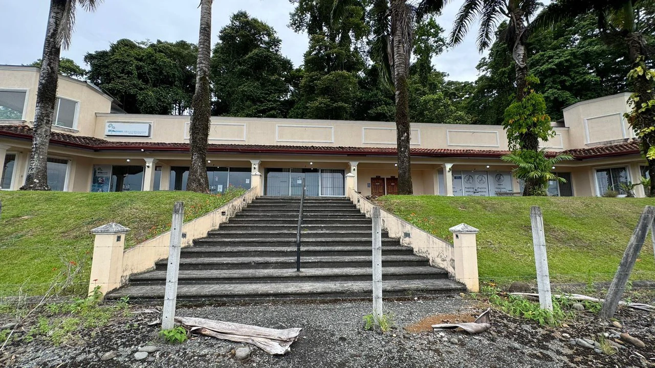 Solid investment in Limón: Consolidated commercial property in Siquirres: Mixed Use Building For Sale in Siquirres - Gallery image 11