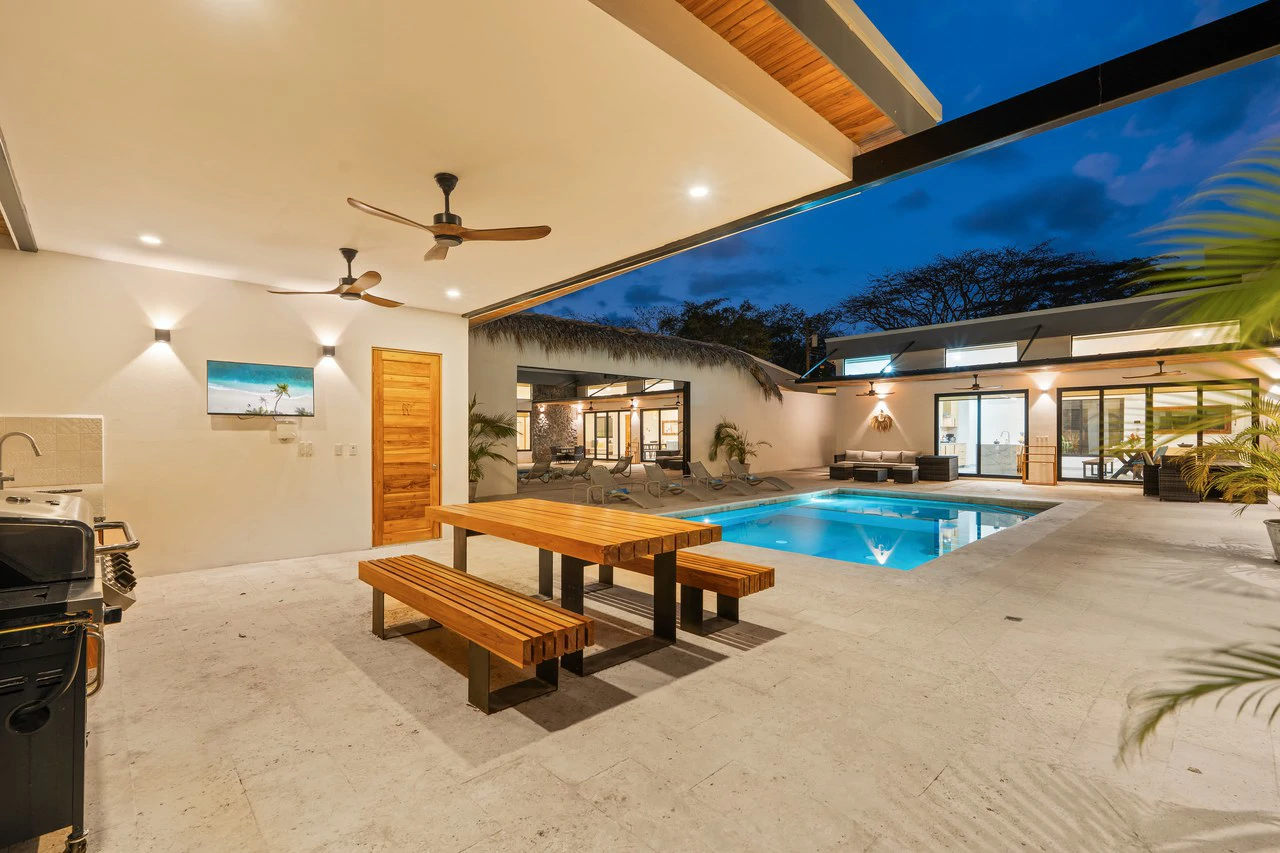 Casa Guacamaya Roja: Luxury Home in Playa Grande