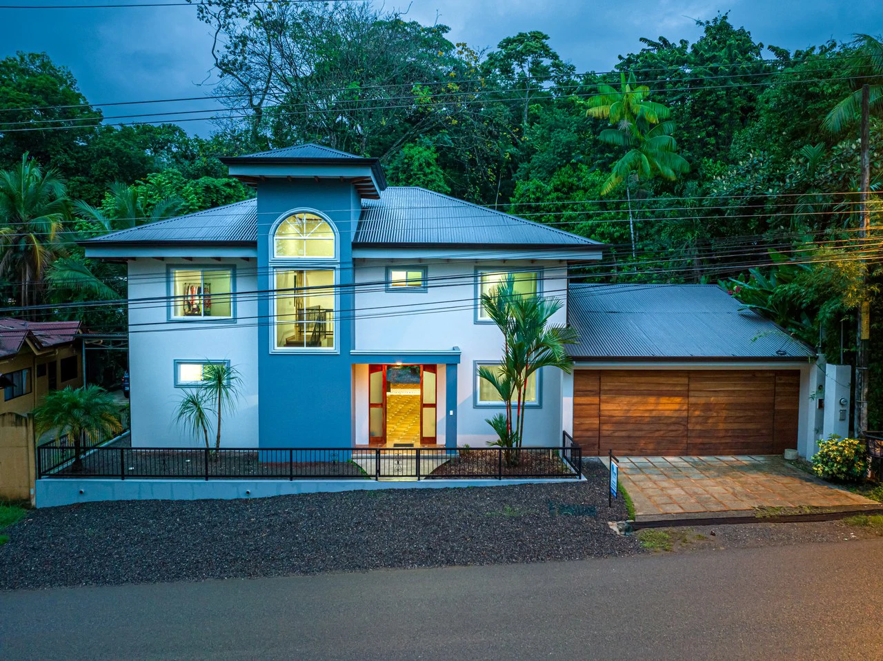 Happy Daze in Uvita: Commercial Building Opportunity in the Heart of Uvita. On Creek with Beautiful Jungle View - Gallery image 6