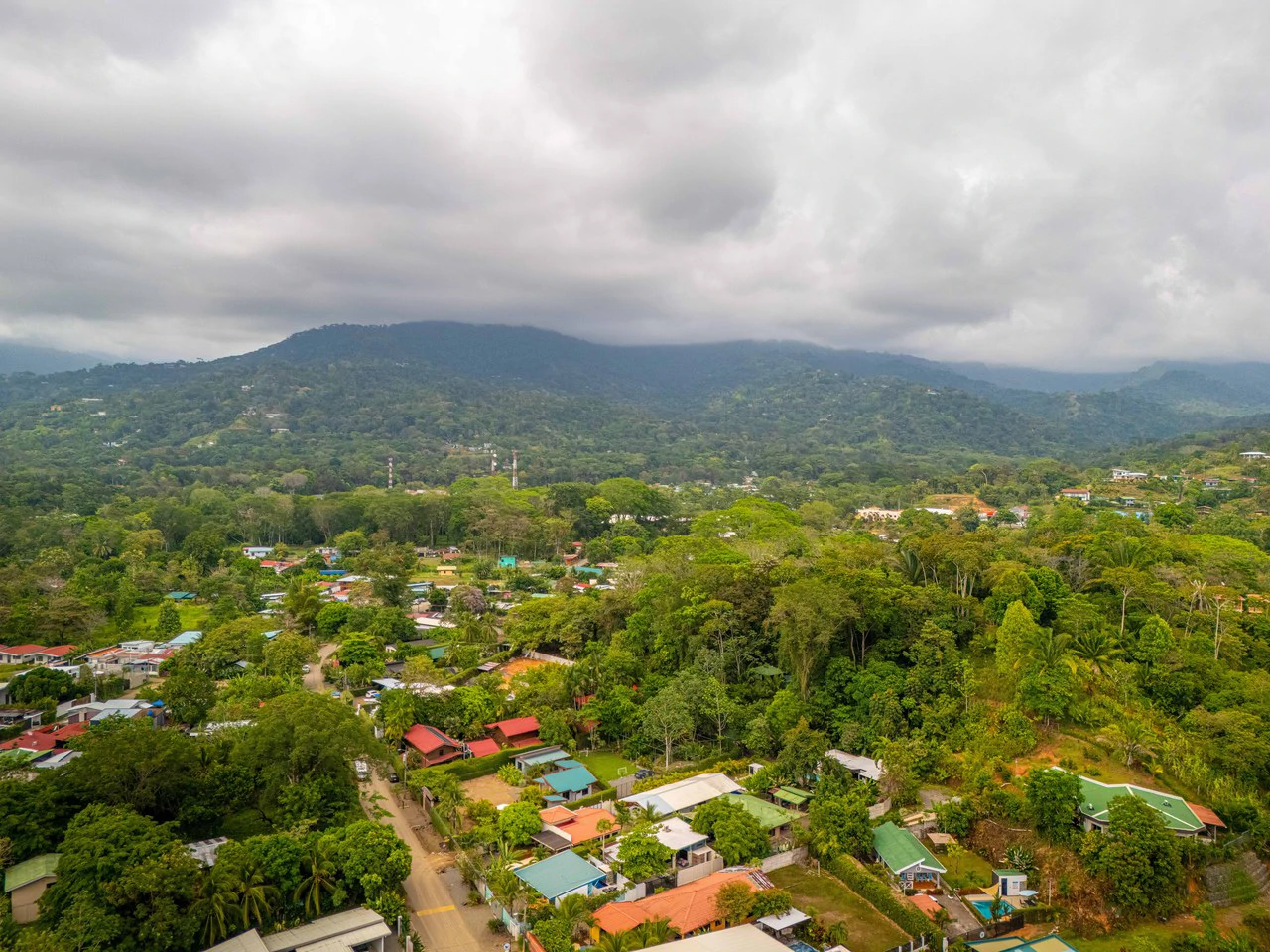 3 Bed Main Home with Two Rental Villas, Walk to Beach in Uvita! Fantastic Location! - Gallery image 3