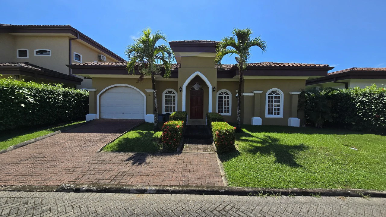Casa Tropical: Best entry into highly sought after community! - Gallery image 3