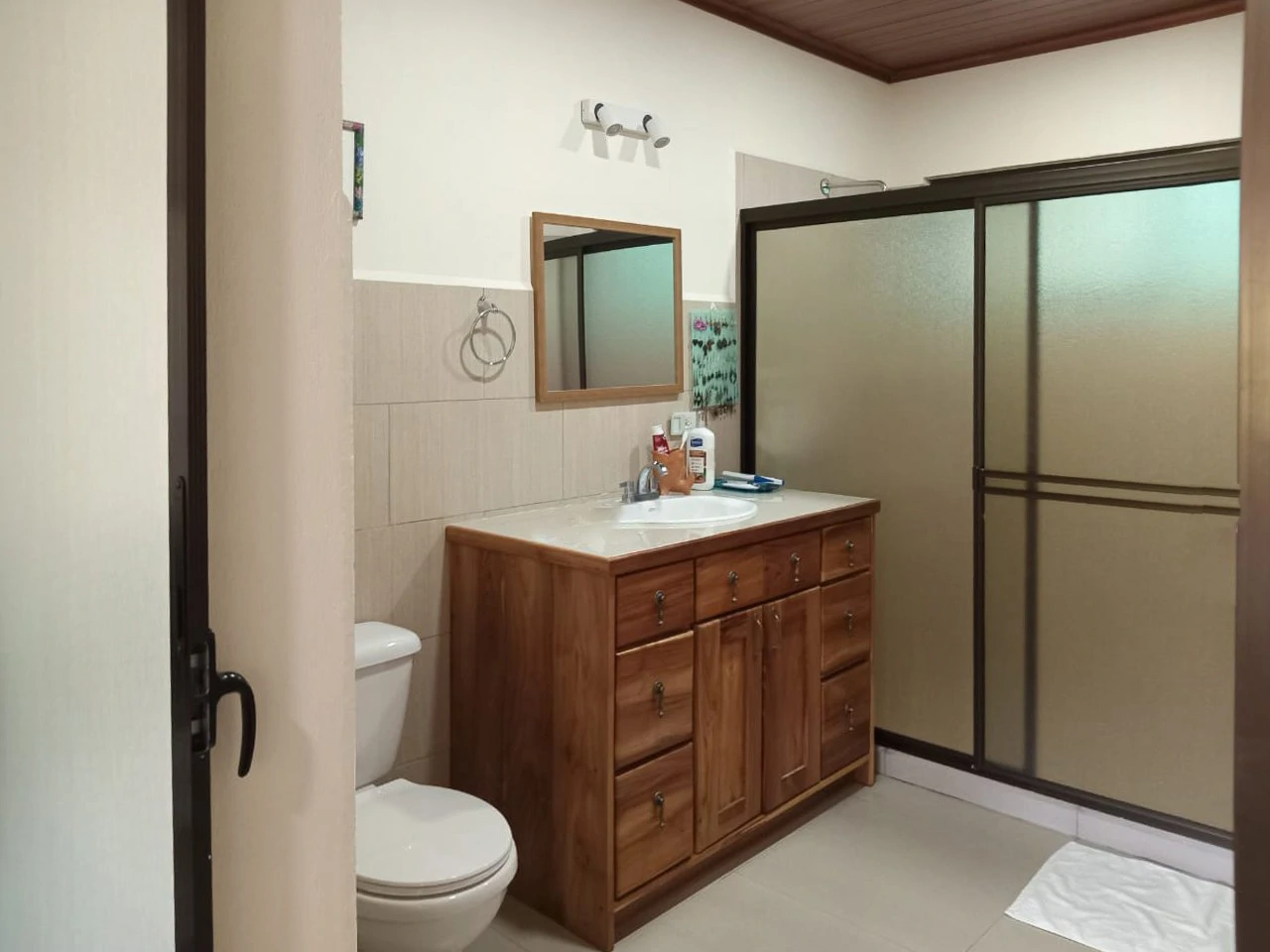 FULLY LANDSCAPED PROPERTY- OCEAN VIEW - Gallery image 13