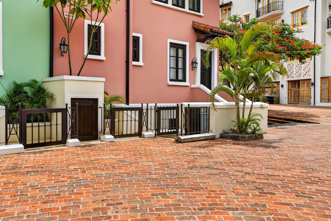 16 Avenida La Antigua: Renovated Turn- Key Living in the Heart of Las Catalinas - Gallery image 25