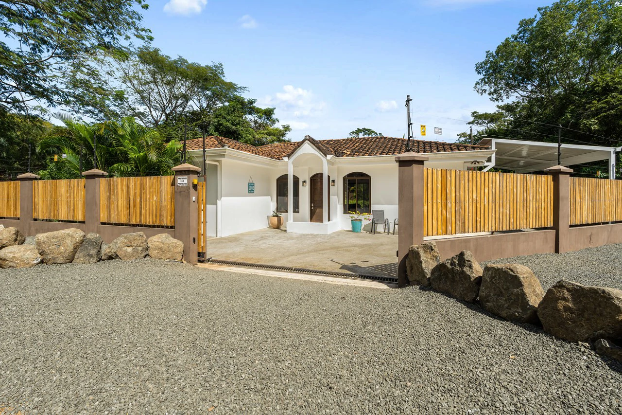 Casa Suerte: Modern 2-Bedroom Tropical Home with Pool Near Playa Potrero and Flamingo Marina - Gallery image 22