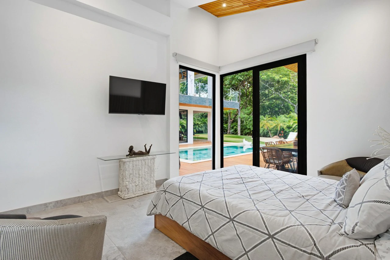 Casa La Ola Perfecta: Luxury 5-Bedroom Home with Pool Near the Beach in Hacienda Pinilla - photo 13