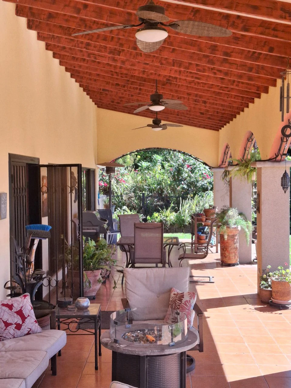 Private Paradise: Luxury home and Guest home on large private lot! - Gallery image 10