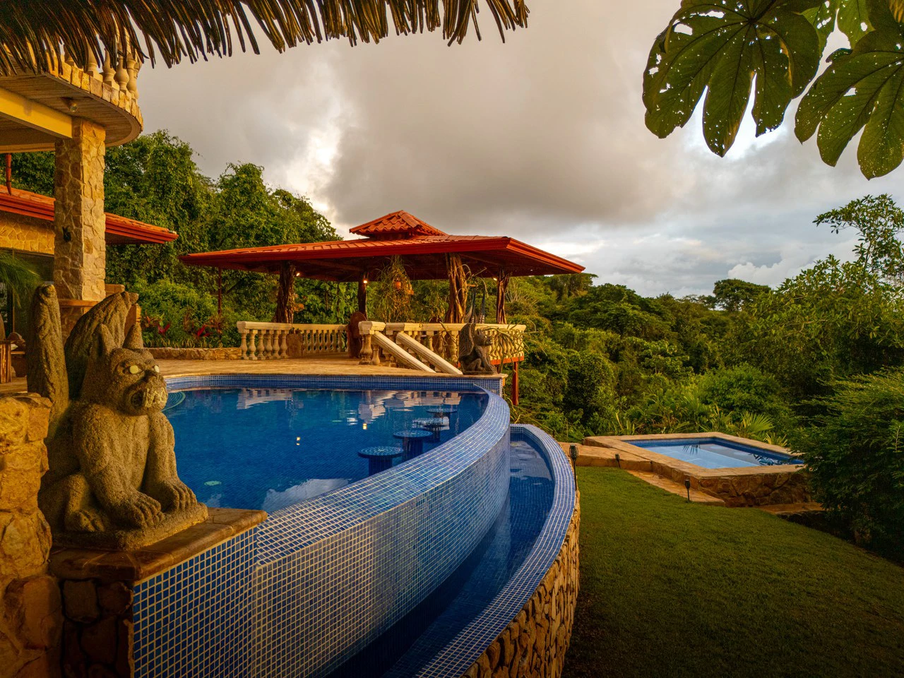 Mountain House For Sale in Escaleras - Gallery image 33