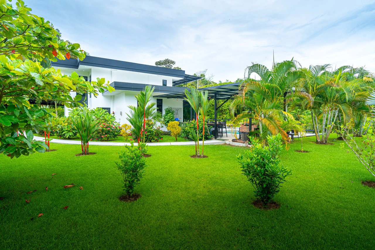 Outstanding Garden Treasure in Ojochal, Modern 4 bedroom on 1 acre - Gallery image 26