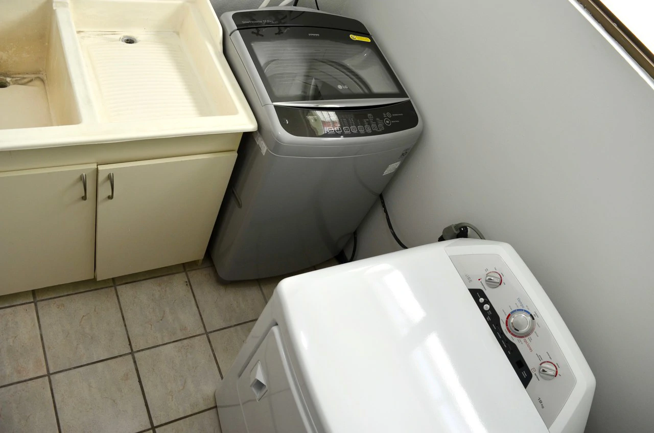 APARTMENTS BUILDING FOR SALE! ATTENTION INVESTORS! - Gallery image 19
