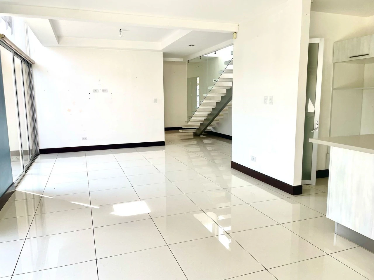 Mountain view house for sale 3 bedrooms Santa Ana Costa Rica - Gallery image 2