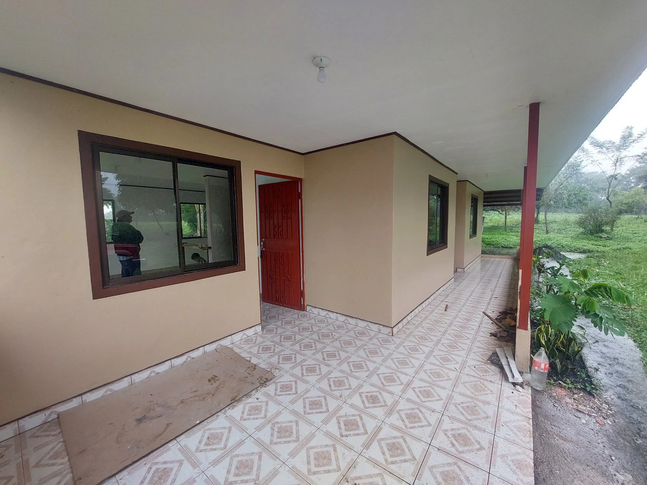 VISTA BAHIA : Newly remodelled Home on 3 acres lake view and public road front