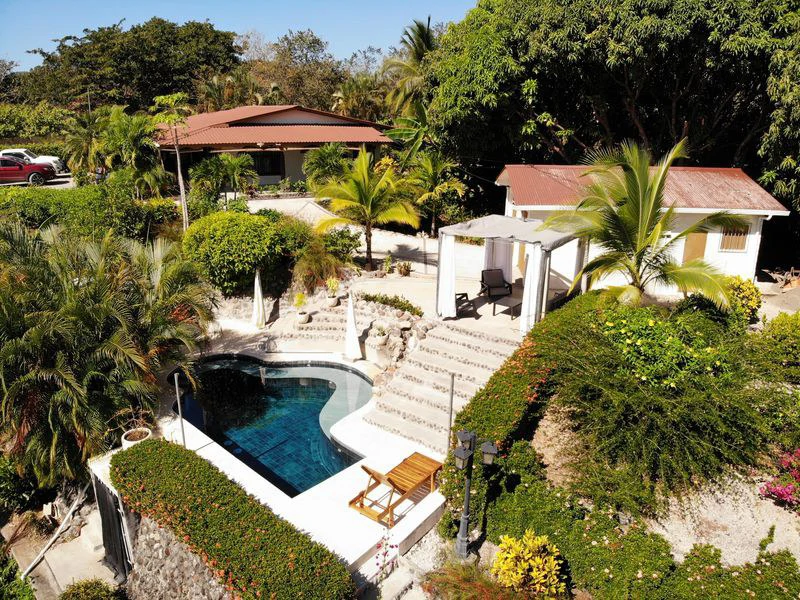 Casa Bella Montana: Charming Mountain View Home - a Slice of Paradise with Spectacular Mountain Views, New Custom Salt Water Designer Pool, and Detached 2 Car Garage with Workshop