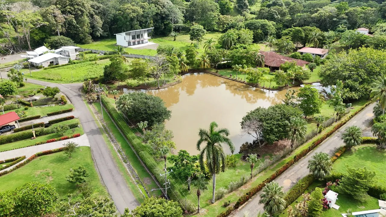 Tropical Luxury Estate with Private Lake, Pool & Prime Location Near Costa Rica’s Best Beaches: Near the Coast House For Sale in Parrita - Gallery image 10