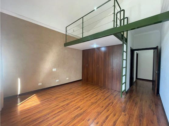 Stunning two-story house in exclusive condominiums in Santa Ana - Gallery image 20