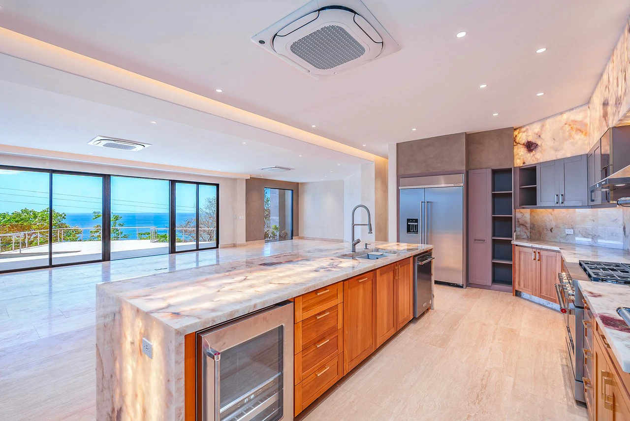 El Palacete Flamingo: 7BR Luxury Home with Vast Ocean Views