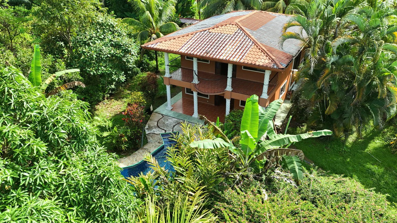 Near the Coast House For Sale in Ojochal