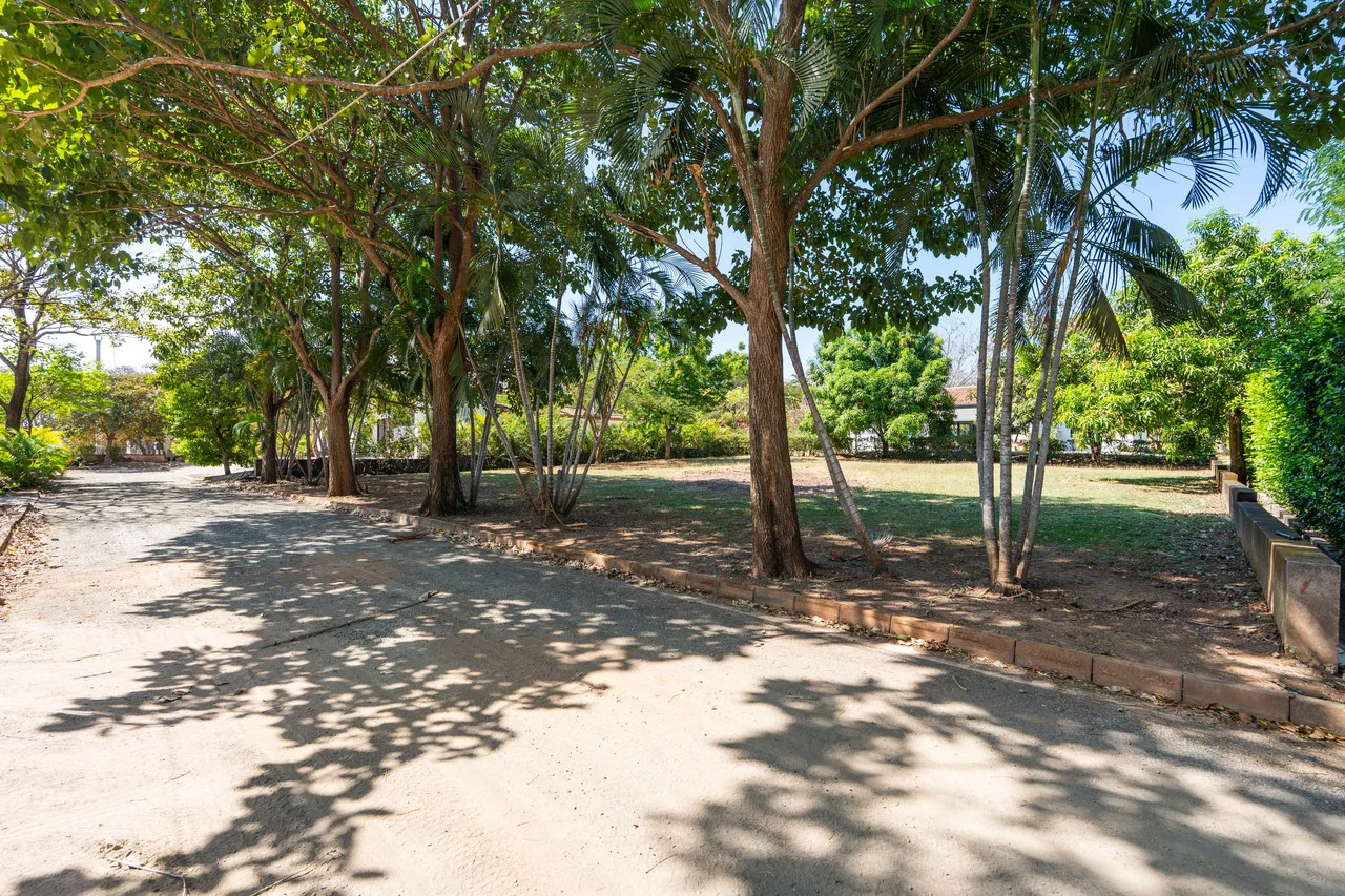 La Norma Lot 18: Build Your Dream Home Right In Tamarindo! Beautiful Flat 983m2 Lot For Sale In Gated Community! - Gallery image 3