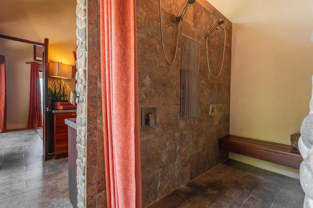 4.6 ACRES – 4 Bedroom Ultra-Private Oceanview Luxury Estate Surrounded by Rainforest!!! - Gallery image 12