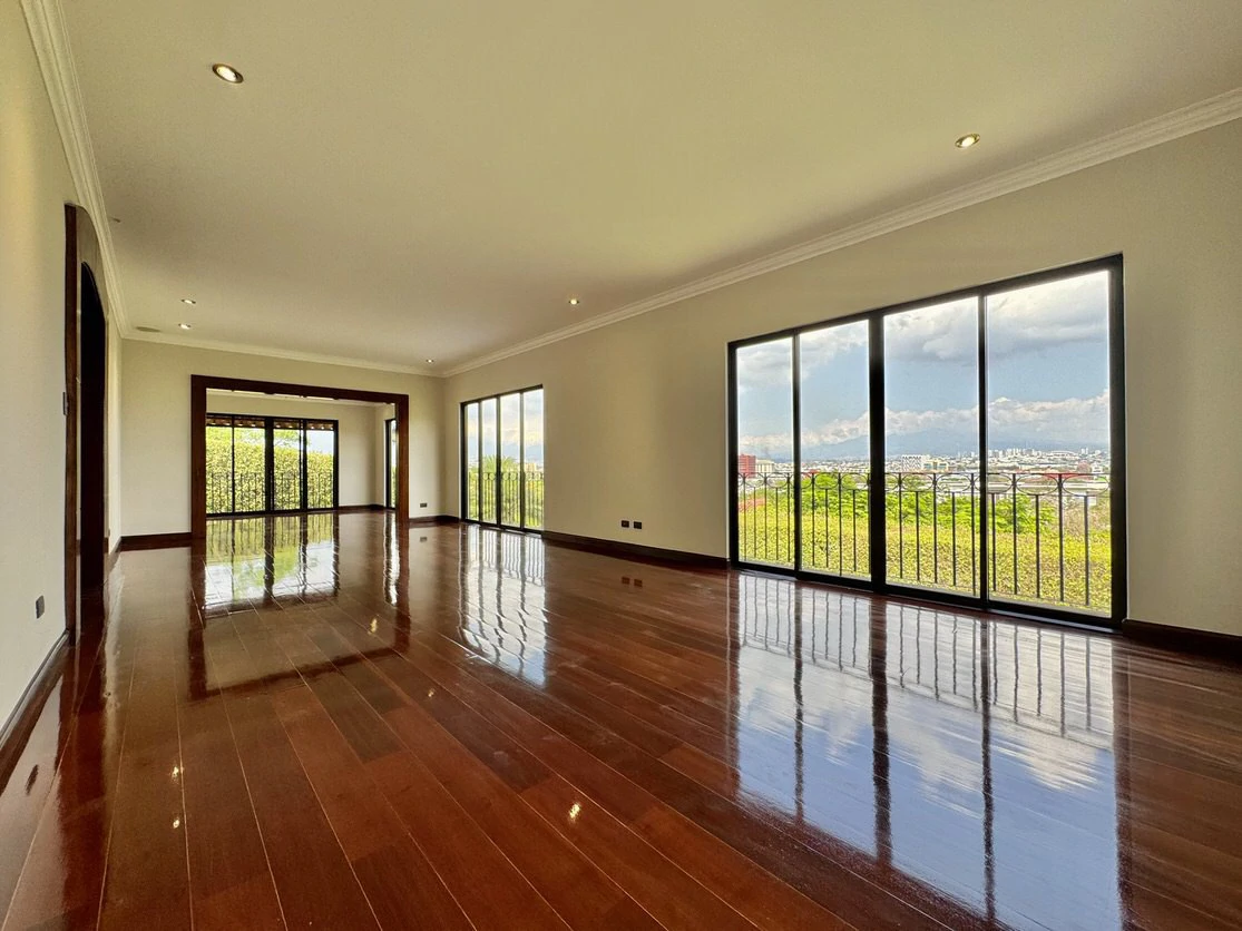 Cerro Alto Venta de Casa de Lujo con Maravillosas Vistas: Cerro Alto Luxury Home for Sale with Breathtaking Views