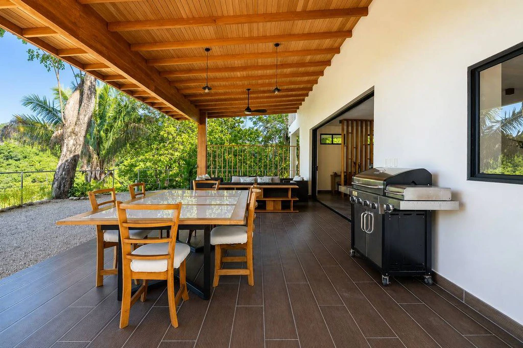 Samara Vista - Villa & Lodge: Exceptional Ocean-View Luxury Estate with Multiple Residences, Expansion & Income Potential - photo 12
