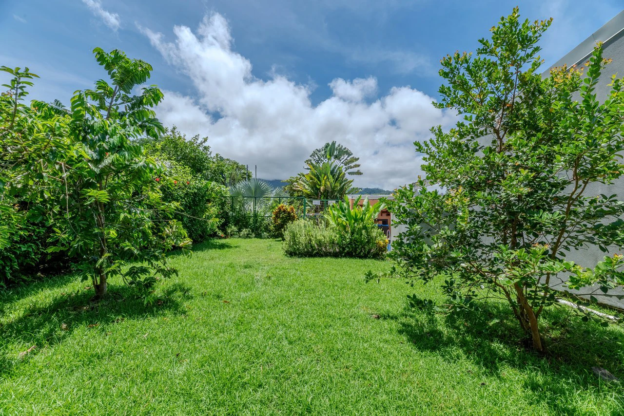 Playa Chamán Beach: Home for Sale – 3 Br, Pool, Walk to the Beach - Gallery image 11