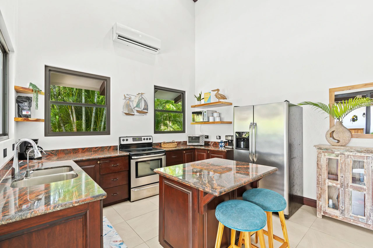 Pura Vida House: 6 bedroom 6 Bathroom Rental Juggernaut in Gated Community - Gallery image 5