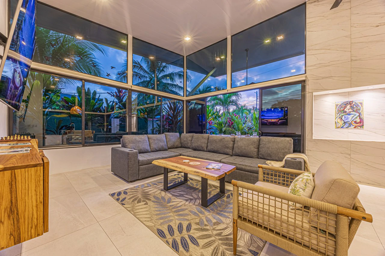 Elegant Tropical Home | 5 Minutes from Marino National Park: Near the Coast House For Sale in Bahía Ballena - Gallery image 7