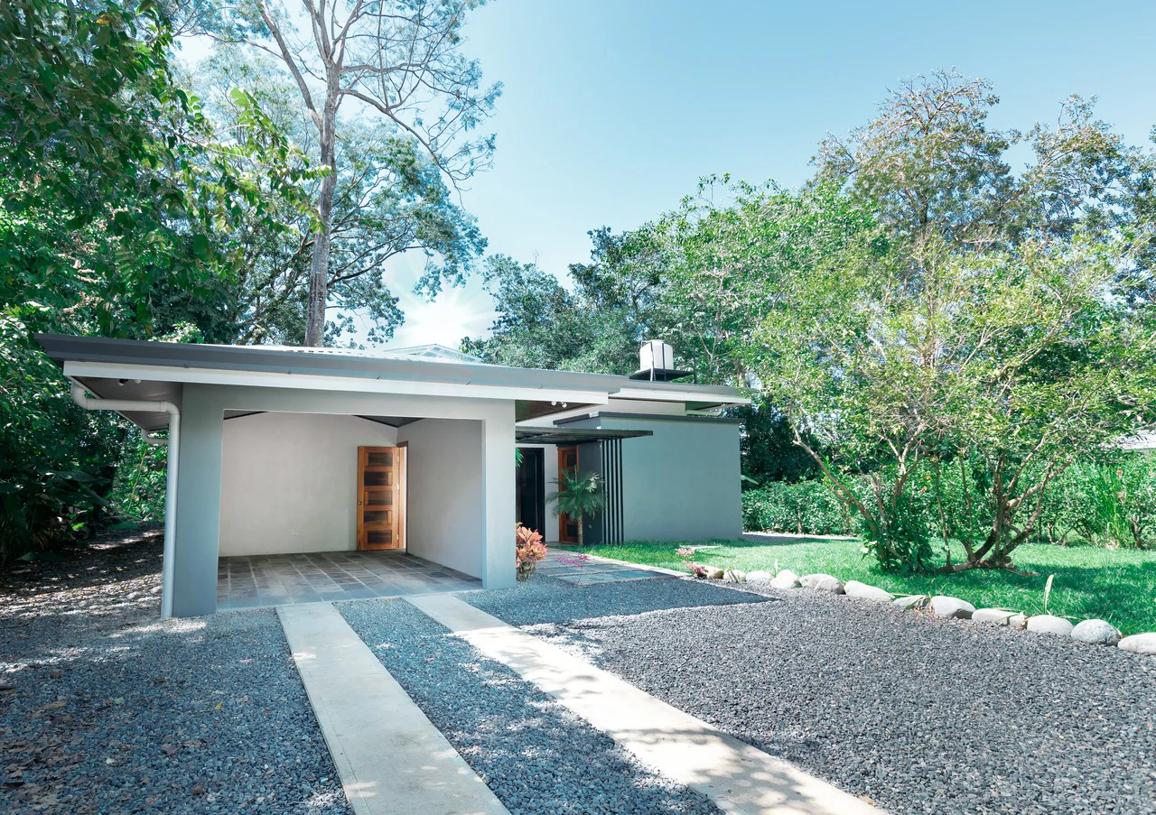 BRAND NEW 3-bedroom home, 5 minutes to Dominical Beach. - Gallery image 32