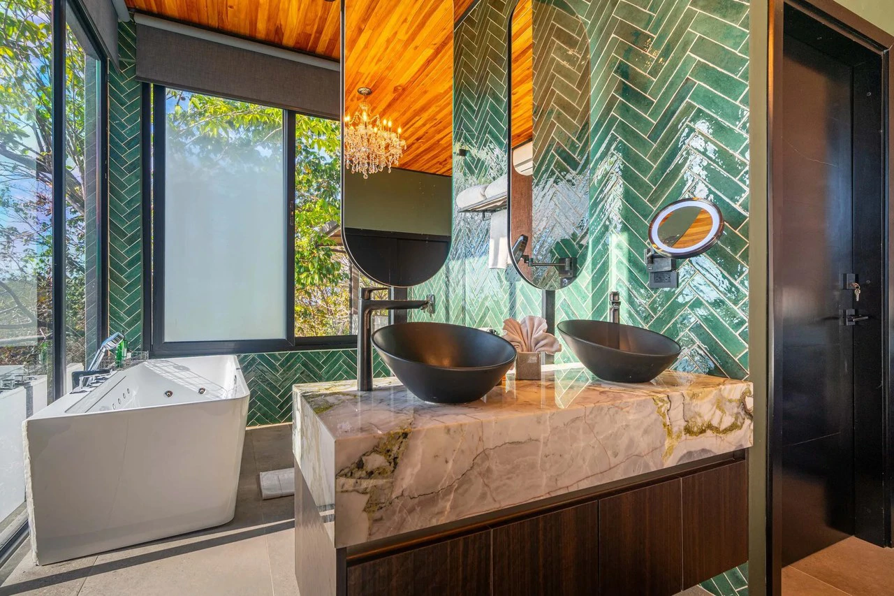 Casa Moon Diablo: Iconic Ocean View Luxury Estate with Infinity Pool, Rooftop Patio, Gym & Sauna in Manuel Antonio - Gallery image 83