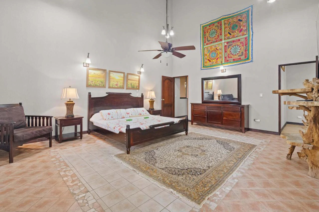 Celebrity Home with Spectacular Views: Seller Financing With 50% Down-Contact Us For More Information - Gallery image 19