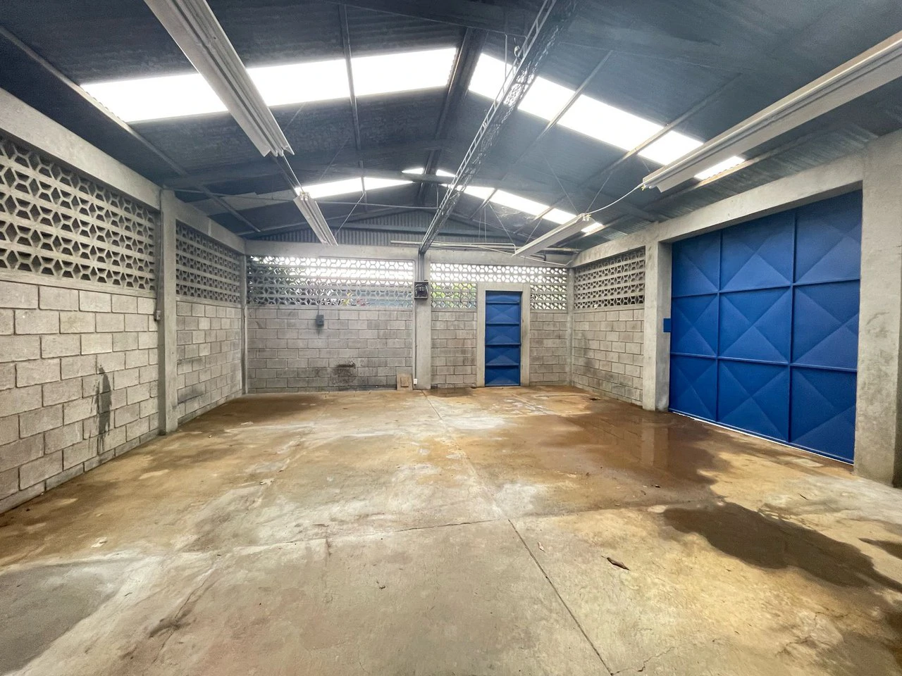 Warehouse and Mixed-Use Property for Sale in Desamparados: Warehouse For Sale in Desamparados