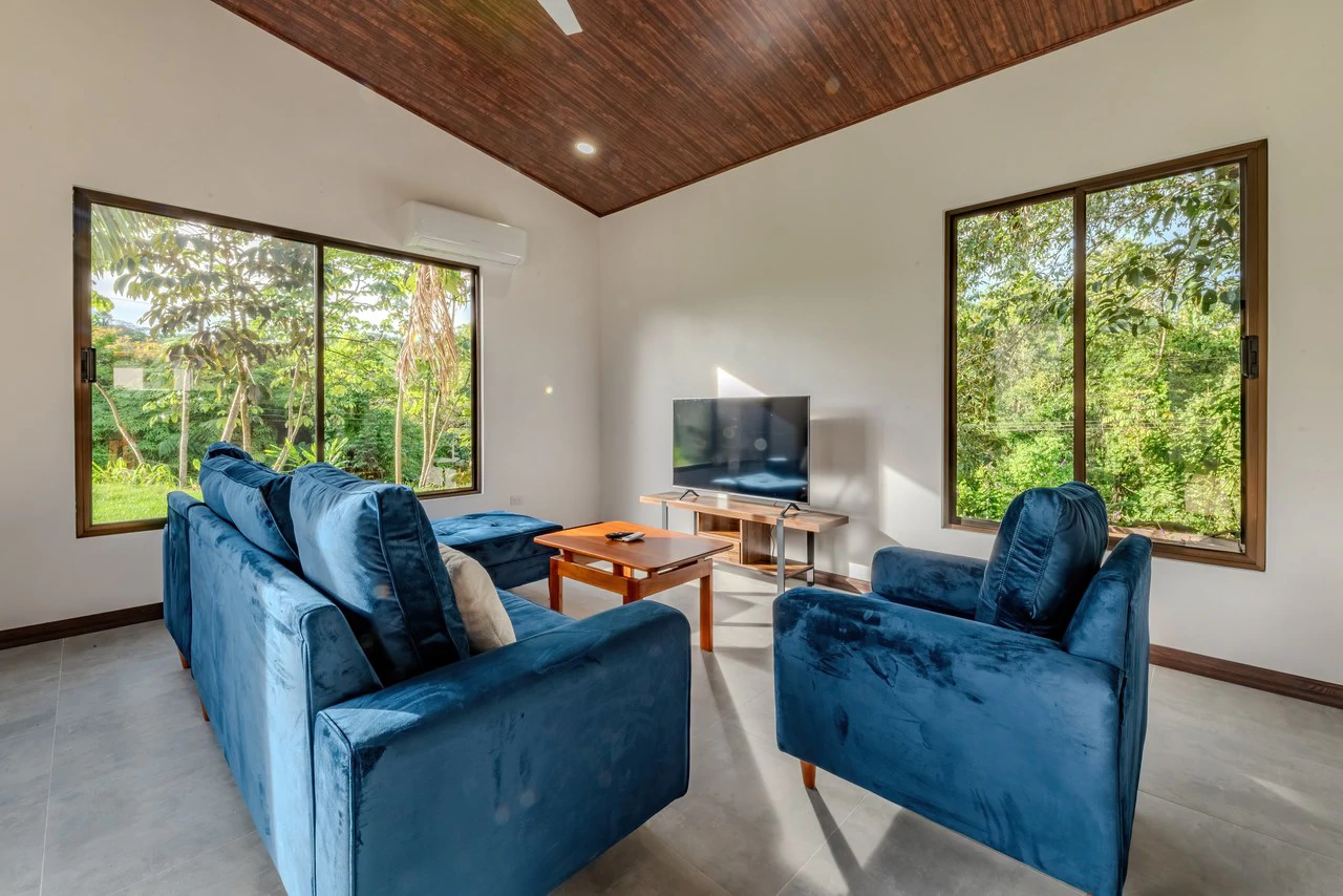 Brand New 3 Br, 2.5 Ba | Swimming Pool, High Ceilings - Gallery image 3