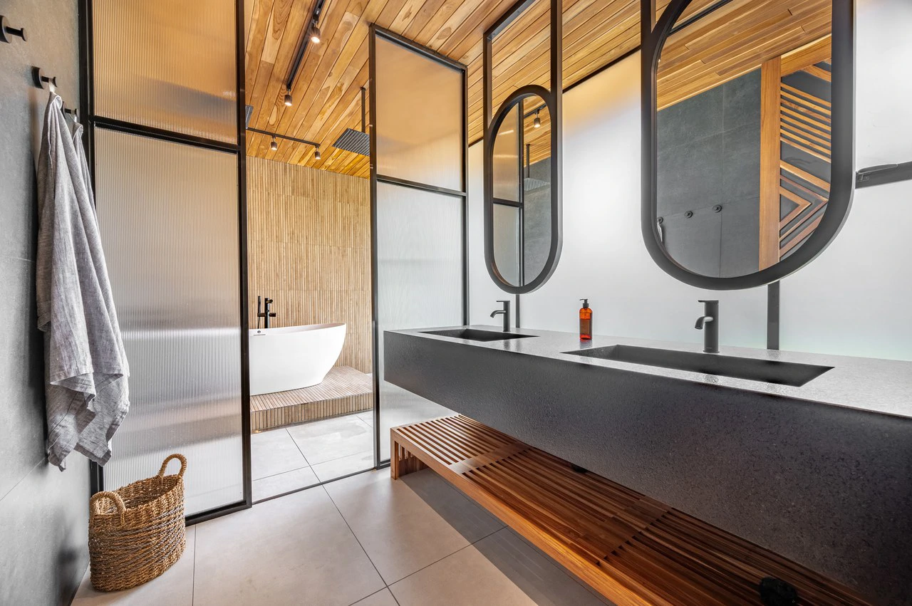 Casa Uchuva: Architectural Harmony of Wood, Stone, and Light - Gallery image 36