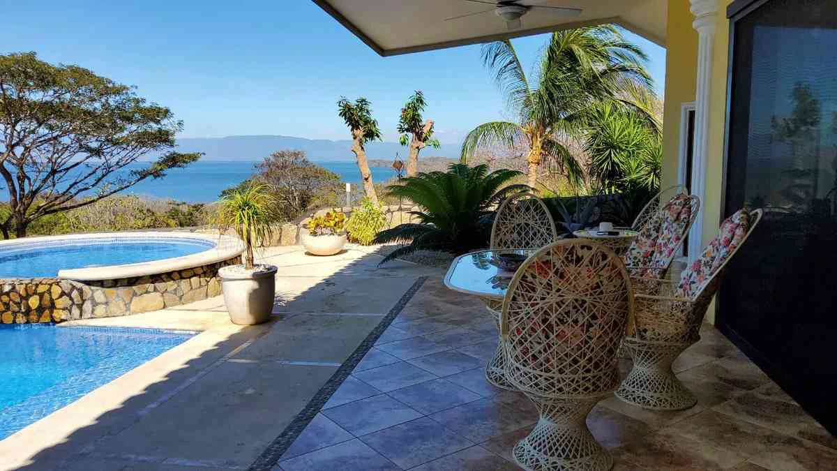 ID 4178: Elegant Coastal Villa with Infinity Pool and Lush Gardens - Gallery image 14