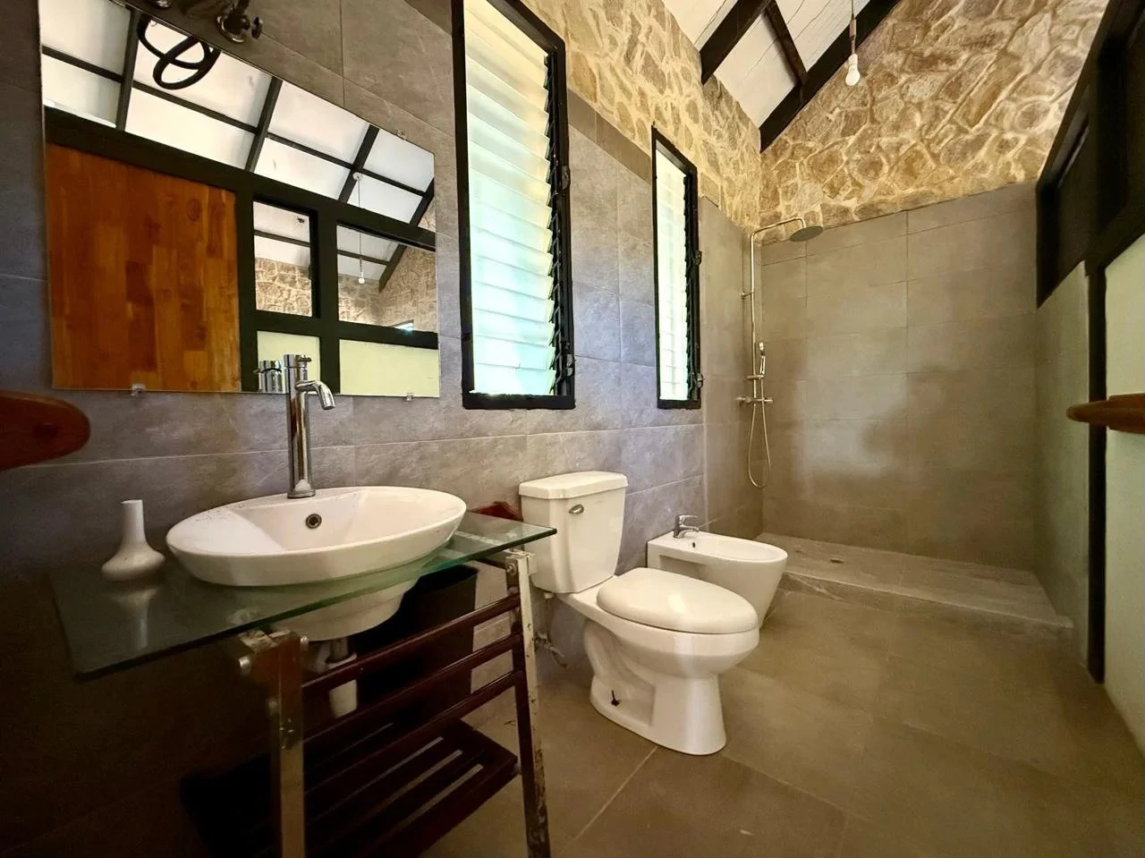 STONE CASTLE: $622,000 USD Your very own "Private Stone Castle" in Costa Rica's Blue Zone. - Gallery image 21
