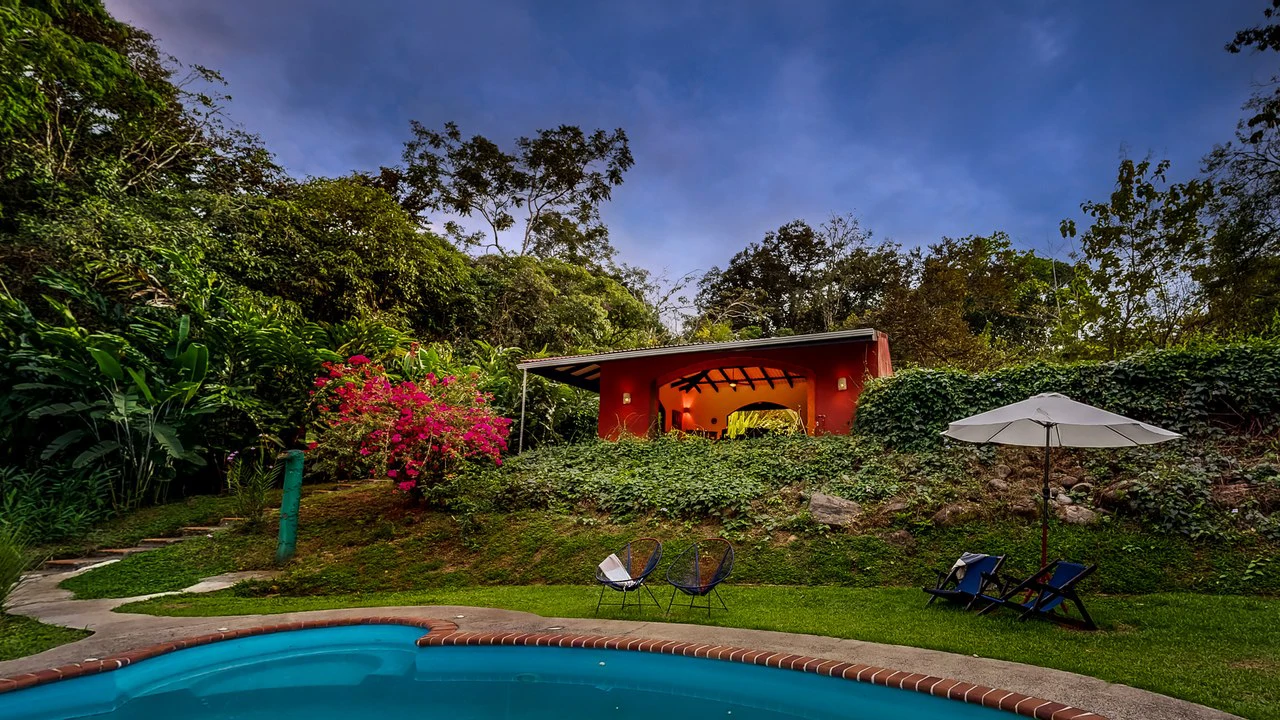 A TRANQUIL HAVEN: PRIME INVESTMENT OPPORTUNITY IN UVITA'S LUSH RIVER ENCLAVE: Mountain Hotel/Resort/Hostel For Sale in Uvita - Gallery image 4