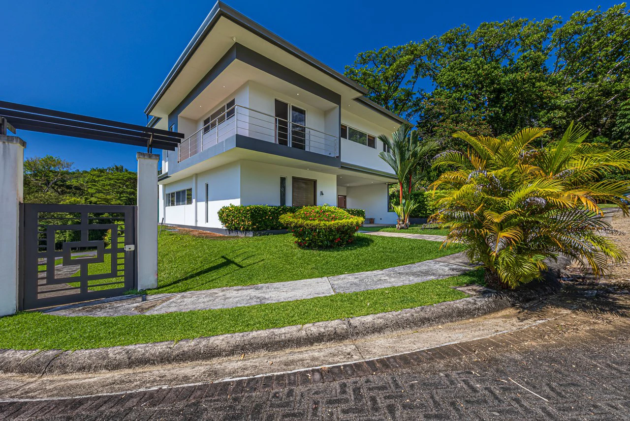 Elegant Tropical Villa Steps from Playa Hermosa – Gated Community - Gallery image 31